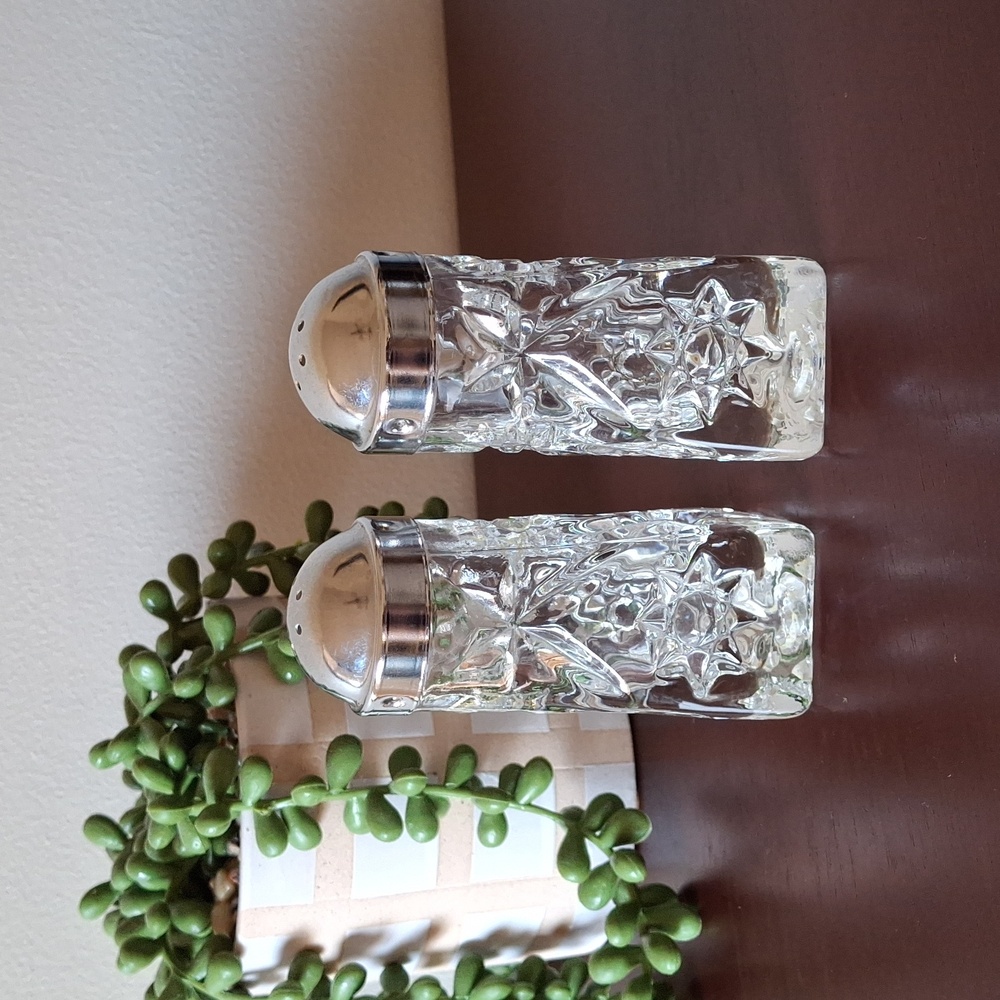 Vintage Anchor Hocking Precut Clear Salt and Pepper Shaker Set with Domed Lids